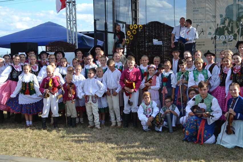 Kolorowe święto w Moszczance i Skrzebowej. IX Swojskie Spotkania z Folklorem i Dożynki Wiejskie