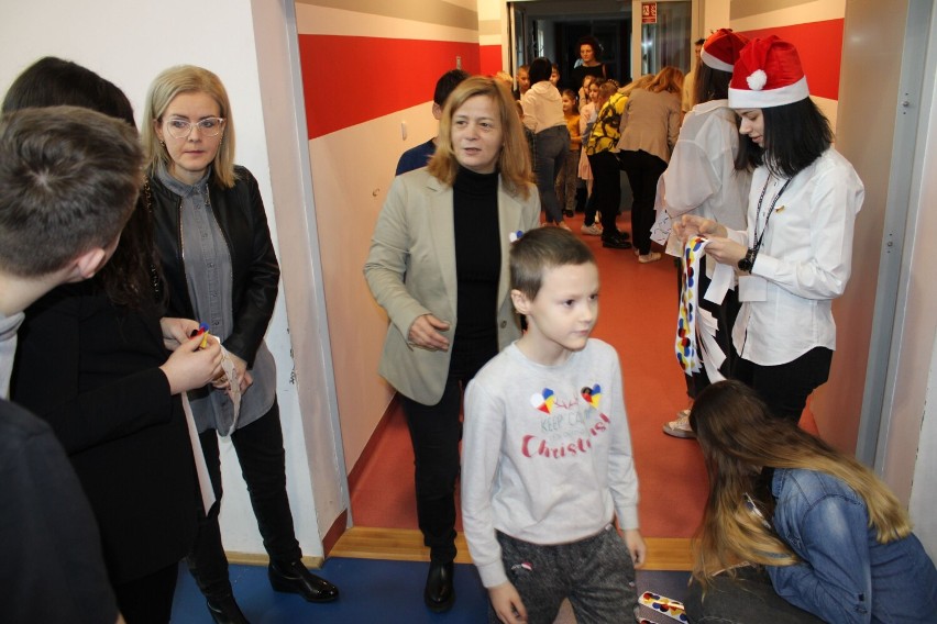 Integracyjna zabawa z podarunkami dla ukraińskich dzieci w Wieluniu ZDJĘCIA