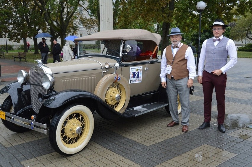 Najstarszy na mistrzostwach był Ford A z 1930 roku z...