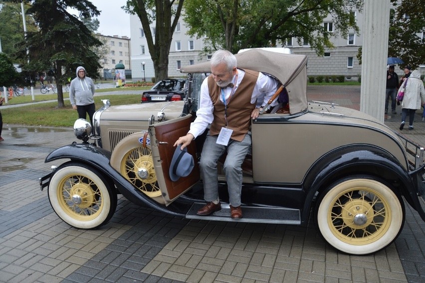 Konkurs elegancji na zakończenie VI Rundy Mistrzostw Polski Pojazdów Zabytkowych w Stalowej Woli. Zobacz zdjęcia