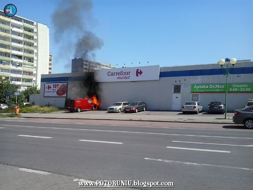 Pożar busa w Toruniu