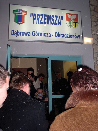 Przed oficjalną inauguracją działalności nowego budynku odbyło się tradycyjne przecięcię wstęgi