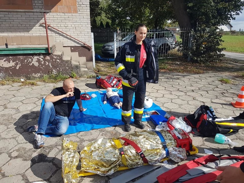 Strażacy z jednostek OSP z terenu powiatu z tytułami ratowników [foto]