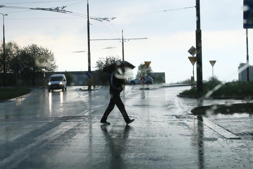 ALERT RCB dla Podkarpacia. 24 czerwca burze, silny wiatr, ulewny deszcz i lokalnie grad