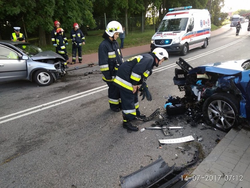 Stanisławie: wypadek z udziałem trzech samochodów. Dwie osoby ranne [ZDJĘCIA]
