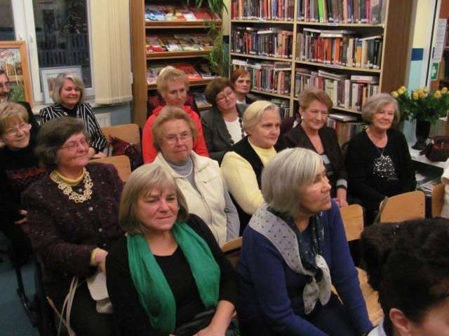 W bibliotece w Żarkach Letnisku odbyło się Jesienne spotkanie z poezją, muzyką i malarstwem