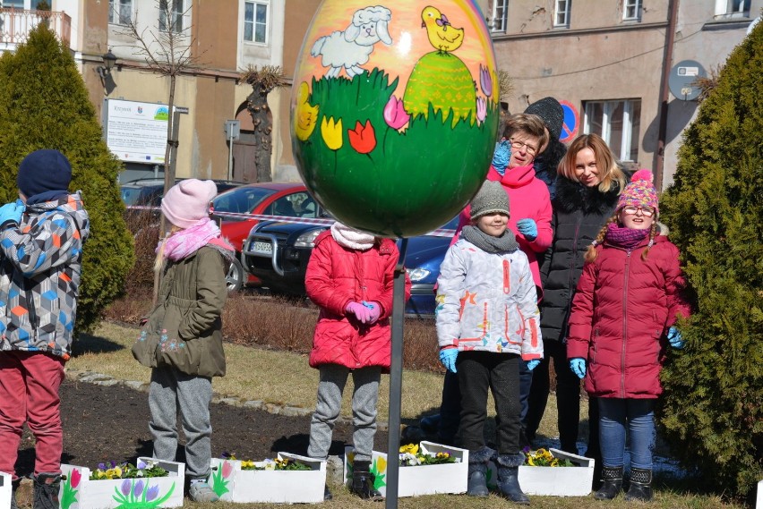 Pierwszoklasiści z Krzywinia przywitali wiosnę.