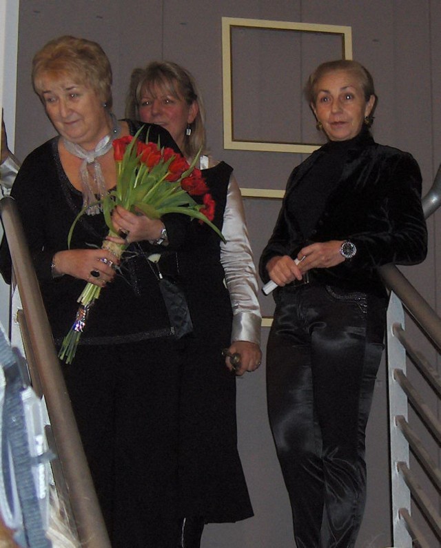 Od lewej: Autorka prac Barbara Cuper-Zbierska, Nina Górniak - pełnomocnik właściciela Galerii 4Joy oraz Maria Kępińska podczas otwarcia wystawy.