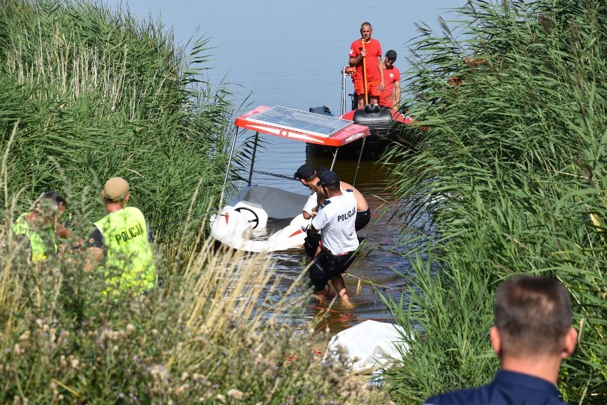 Jezioro Małe Żnińskie: Policja i straż zakończyły akcję poszukiwawczą mężczyzny, który wypadł z roweru wodnego. Ciało wyłowione [20.07.2022]