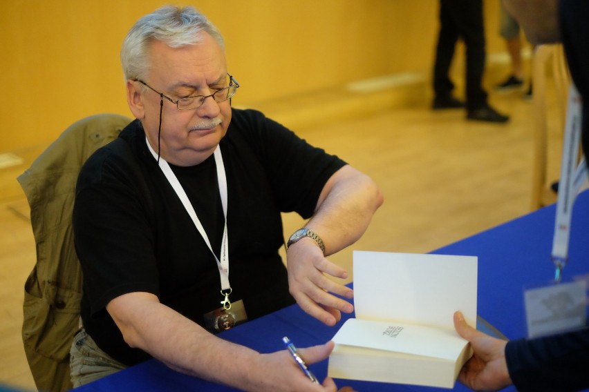 Andrzej Sapkowski i wiedźminowi cosplayerzy.