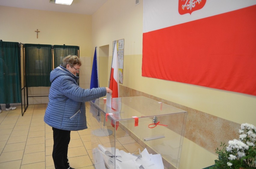 Wybory parlamentarne 2019 - mieszkańcy gminy Czerniejewo ruszyli do urn. Jak wyglądała frekwencja do godz. 12.00