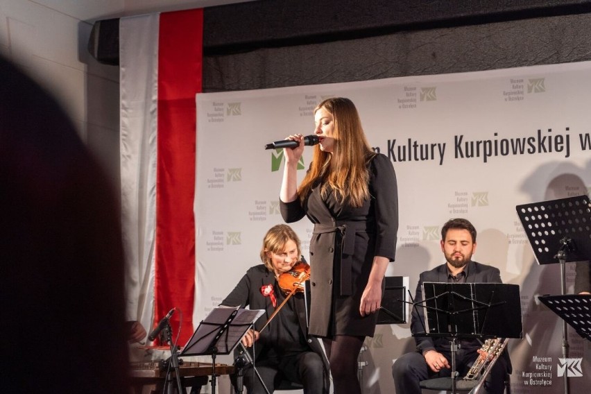 Śpiewanie Patriotyczne w Muzeum Kultury Kurpiowskiej w Ostrołęce. 11.11.2022. Zdjęcia