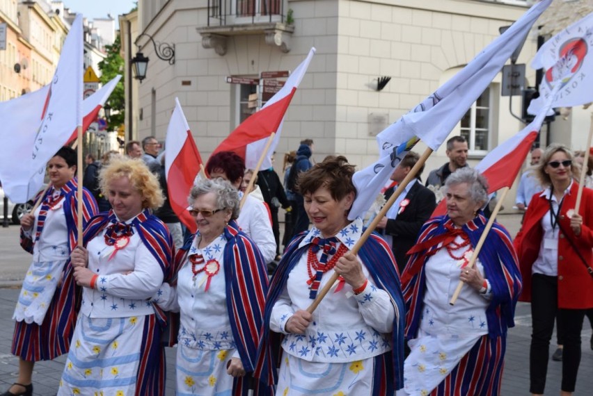 Gmina Koziegłowy wzięła udział w Biało-Czerwonym Korowodzie w Warszawie. Zobaczcie, jak zaprezentowaliśmy się w stolicy [ZDJĘCIA]