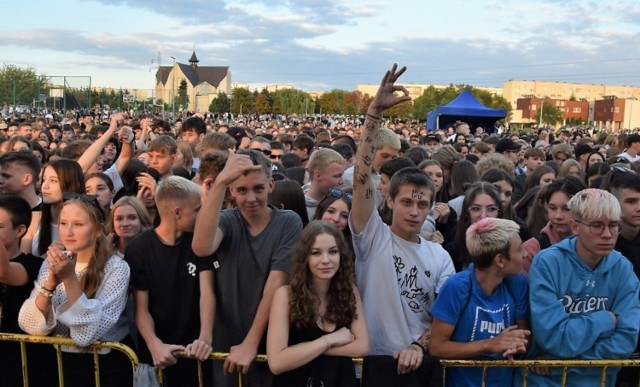 Koncert rapera Oki w Kaliszu. Tłumy na Polach Marsowych