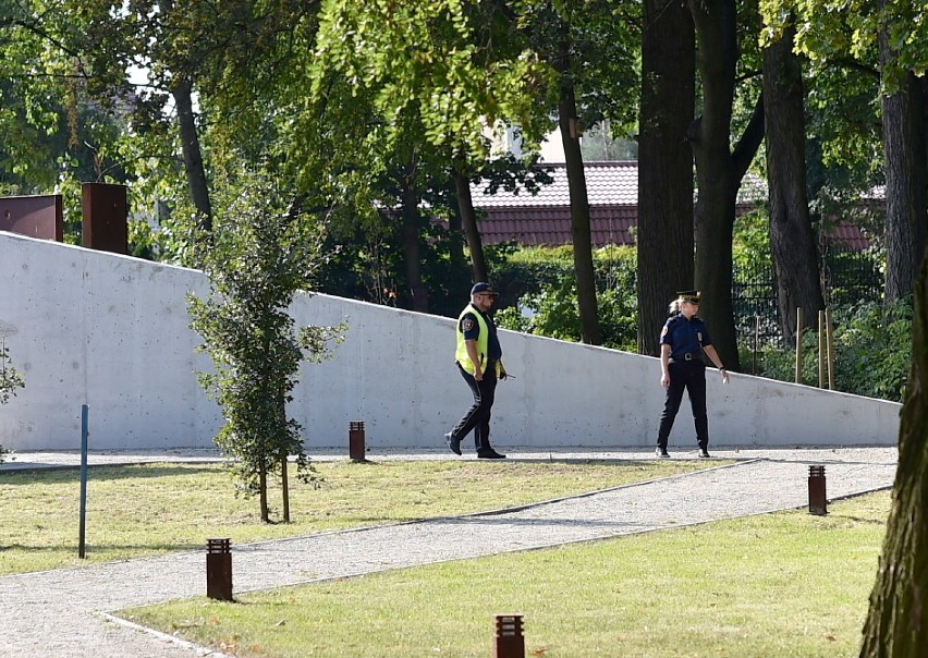 Park przy pomniku Armii Krajowej w Lesznie