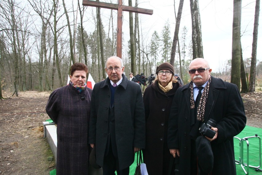 Pogrzeb ofiar niemieckich egzekucji w Lesie Lućmierskim [ZDJĘCIA]