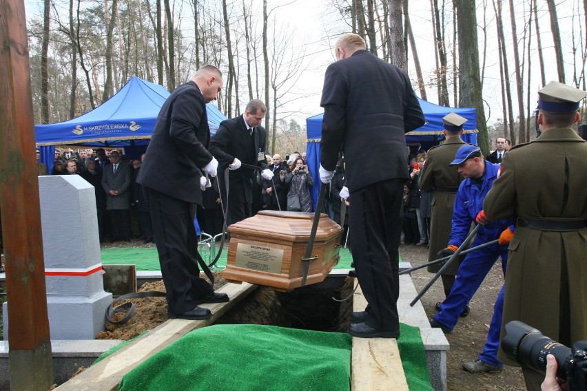 Pogrzeb ofiar niemieckich egzekucji w Lesie Lućmierskim [ZDJĘCIA]