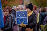 Wałbrzych: Wiec poparcia zwolenników pozostania Polski w UE (ZDJĘCIA)