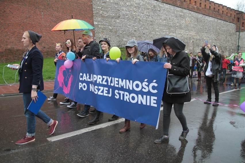 Kraków. 13. Marsz Równości przeszedł ulicami miasta [DUŻO ZDJĘĆ, WIDEO]