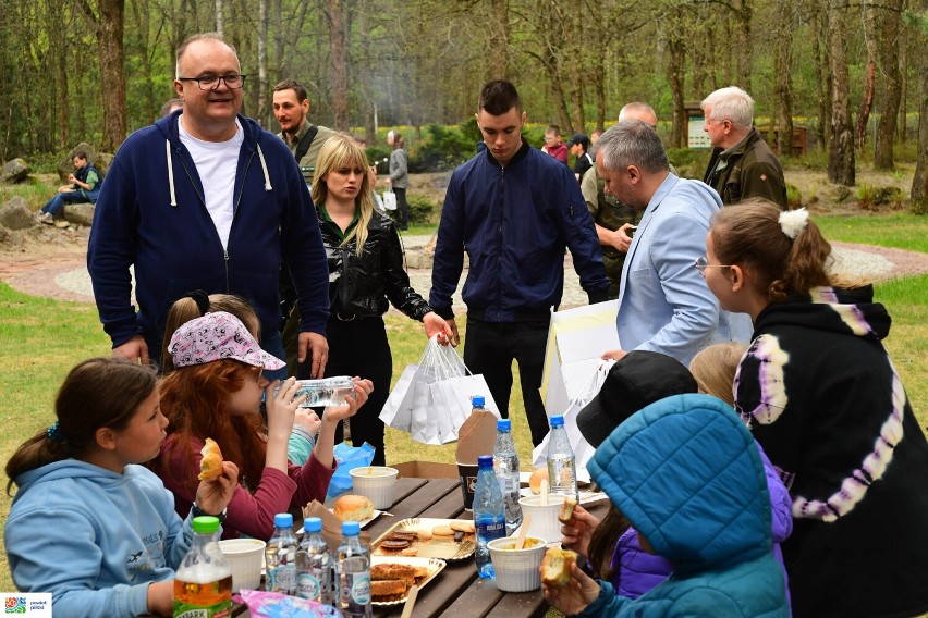 Posadzili drzewka na terenie Nadleśnictwa Zdrojowa Góra [ZOBACZ ZDJĘCIA]