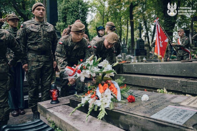 Terytorialsi z malborskiego batalionu podczas obchodów 79 rocznicy wybuchu Powstania Warszawskiego, które odbyły się na Cmentarzu Powązkowskim w Warszawie.
