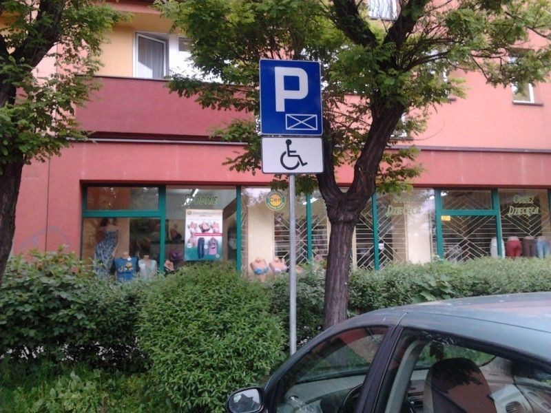 Jaworzno: Nowy chodnik przy ulicy Matejki [ZDJĘCIA]. Nowe miejsce parkingowe dla niepełnosprawnych