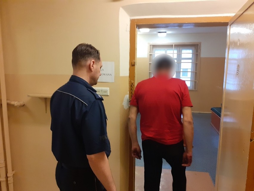 Policjanci zatrzymali 39-letniego mieszkańca Łeby na gorącym...