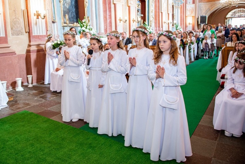 Pierwsza Komunia Święta w parafii Najświętszej Maryi Panny w Opatowie. Piękna uroczystość. Zobacz zdjęcia