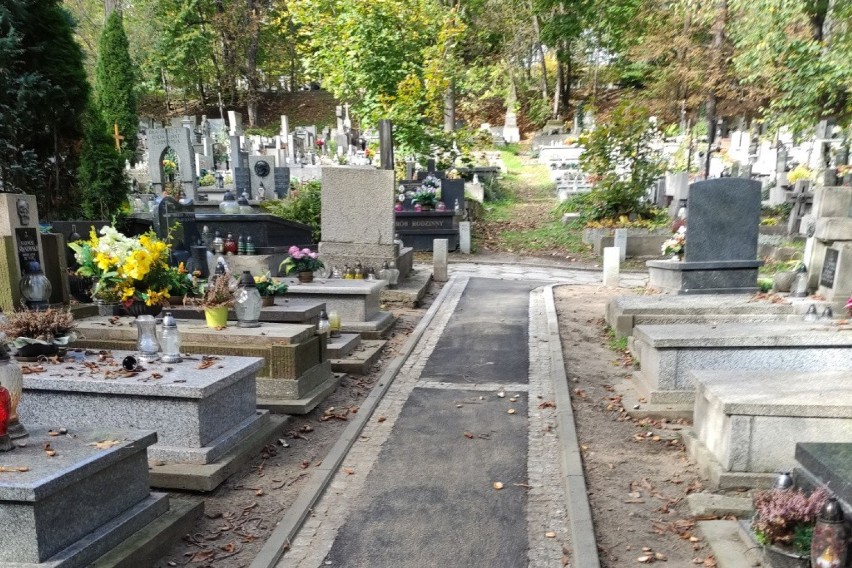 Kraków. Inwestycje i remonty na cmentarzach komunalnych
