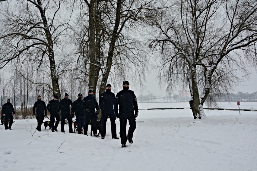 Akcja "Kilometr dla Moniki". Policjanci przebiegli kilometr dla siostry policjanta z Wieliczki [Zdjęcia]