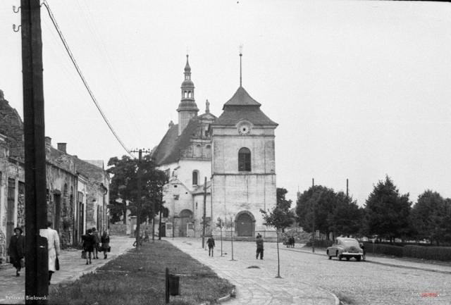 10 września 1953 , Pińczów, pl. Wolności. Kościół św. Jana Ewangelisty.
>>>Więcej zdjęć na kolejnych slajdach