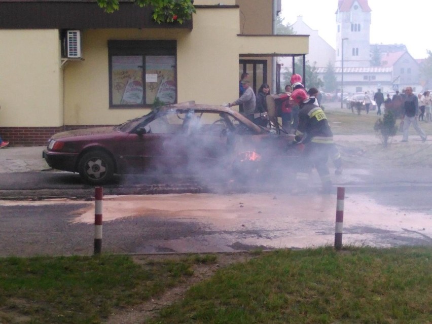 Pożar samochodu na Łowickiej w Legnicy (FOTO)