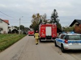 Pożar domu w m. Kępiste-Borowe (gm. Zaręby Kościelne). Ogień pojawił się na poddaszu budynku mieszkalnego. 17.10.2021