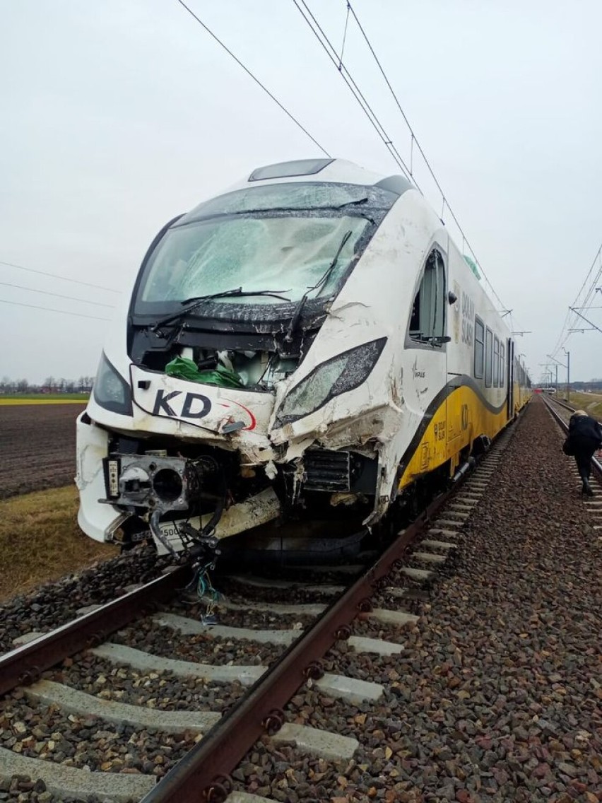 Zderzenie samochodu ciężarowego z pociągiem w Kątach pod Rawiczem - 20.02.2023