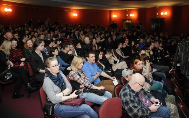 Najpierw oficjalnie - w Teatrze Polskim, później w gronie ...