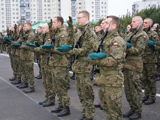 W Kołobrzegu, przysięgę złożyło 108 ochotników, w tym 29 kobiety