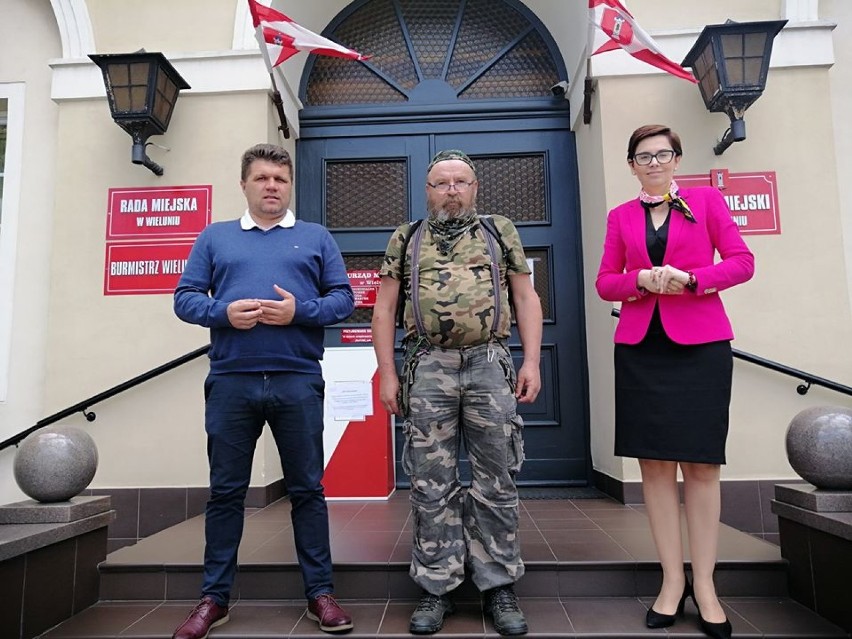 Wieluń. Zbigniew Stępień wyruszył w drugą pieszą podróż dookoła Polski[FOTO]