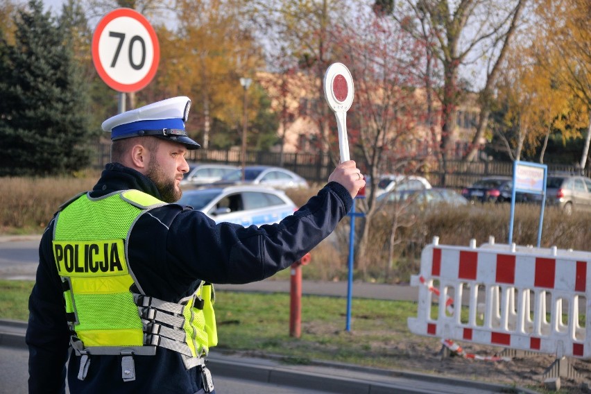 Kaskadowy pomiar prędkości we Włocławku. 130 mandatów, zatrzymano 4 prawa jazdy i 14 dowodów rejestracyjnych [zdjęcia]