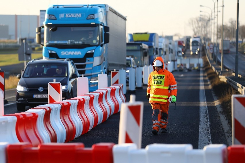 Węzeł bełchatowski na A1 koło Piotrkowa zamknięty, ruch...