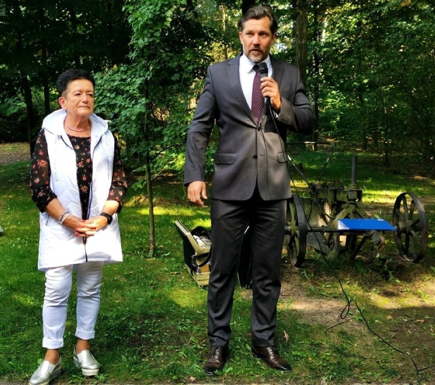 Biesiada seniorów w Lesie Winiarskim. ZDJĘCIA