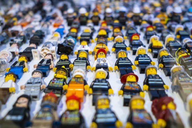 Wystawa ludzików Lego