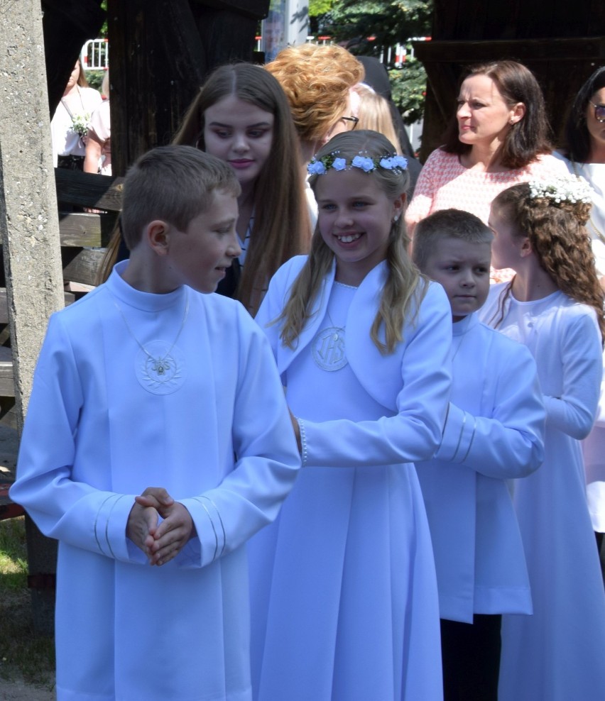 Uroczystość I Komunii Świętej w parafii św. Barbary w Wieluniu [FOTO]