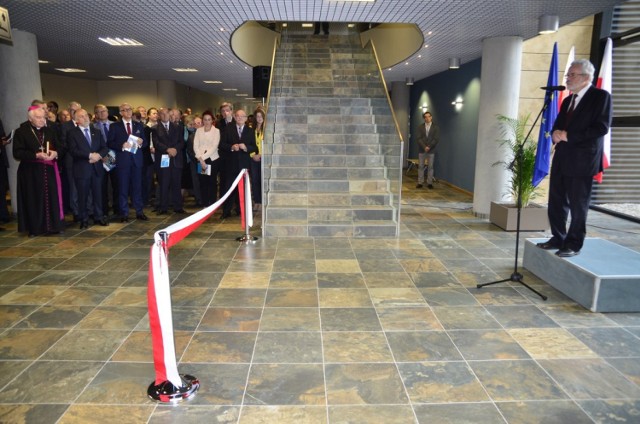 Politechnika Poznańska zainaugurowała nowy rok akademicki. Uroczystość była połączona z otwarciem nowego Centrum Dydaktycznego Wydziału Technologii Chemicznej.