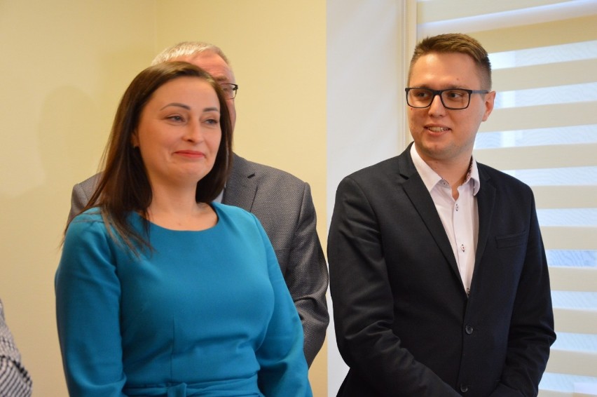 Bełchatów. Parlamentarzyści Małgorzata Janowska i Dariusz Kubiak o "Nowej Piątce PiS". Mówili o tym samym, ale każde na swojej konferencji