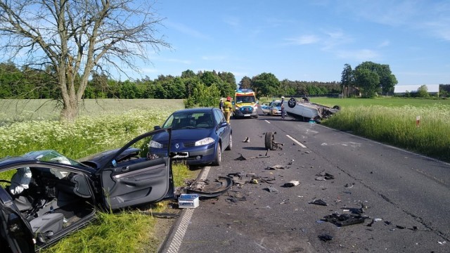 Najbardziej ucierpiał kierowca audi, 52-letni mieszkaniec Sierpca, który trafił do szpitala.