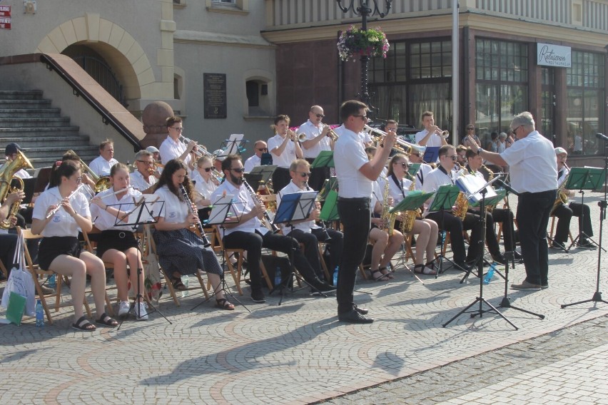 ,,Lato czas zacząć” - wyjątkowy koncert Krotoszyńskiej Orkiestry Dętej na Rynku [ZDJĘCIA + FILMY]