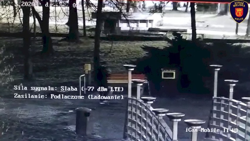 Straż Miejska złapała wandali niszczących w Kielcach tęczową ławeczkę. Było to możliwe dzięki nowoczesnej kamerze. Zobaczcie film