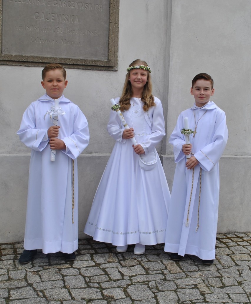 Dziś troje dzieci z wolsztyńskiej fary przyjęło Pierwszą Komunię Świętą [GALERIA]