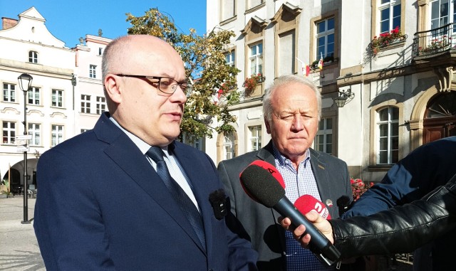 Konferencja prasowa Senatora Krzysztofa Mroza i przewodniczącego Rady Powiatu Karkonoskiego Eugeniusza Kleśty