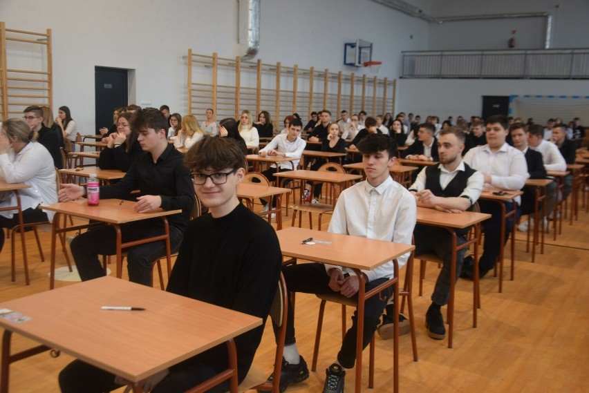 Ruszyła próbna matura z Echem Dnia. W Radomiu uczniowie mieli we wtorek podejście do egzaminu z języka polskiego